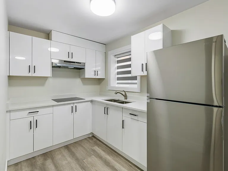 16XX Ellesmere Ave N #BACHELOR — Photo 2