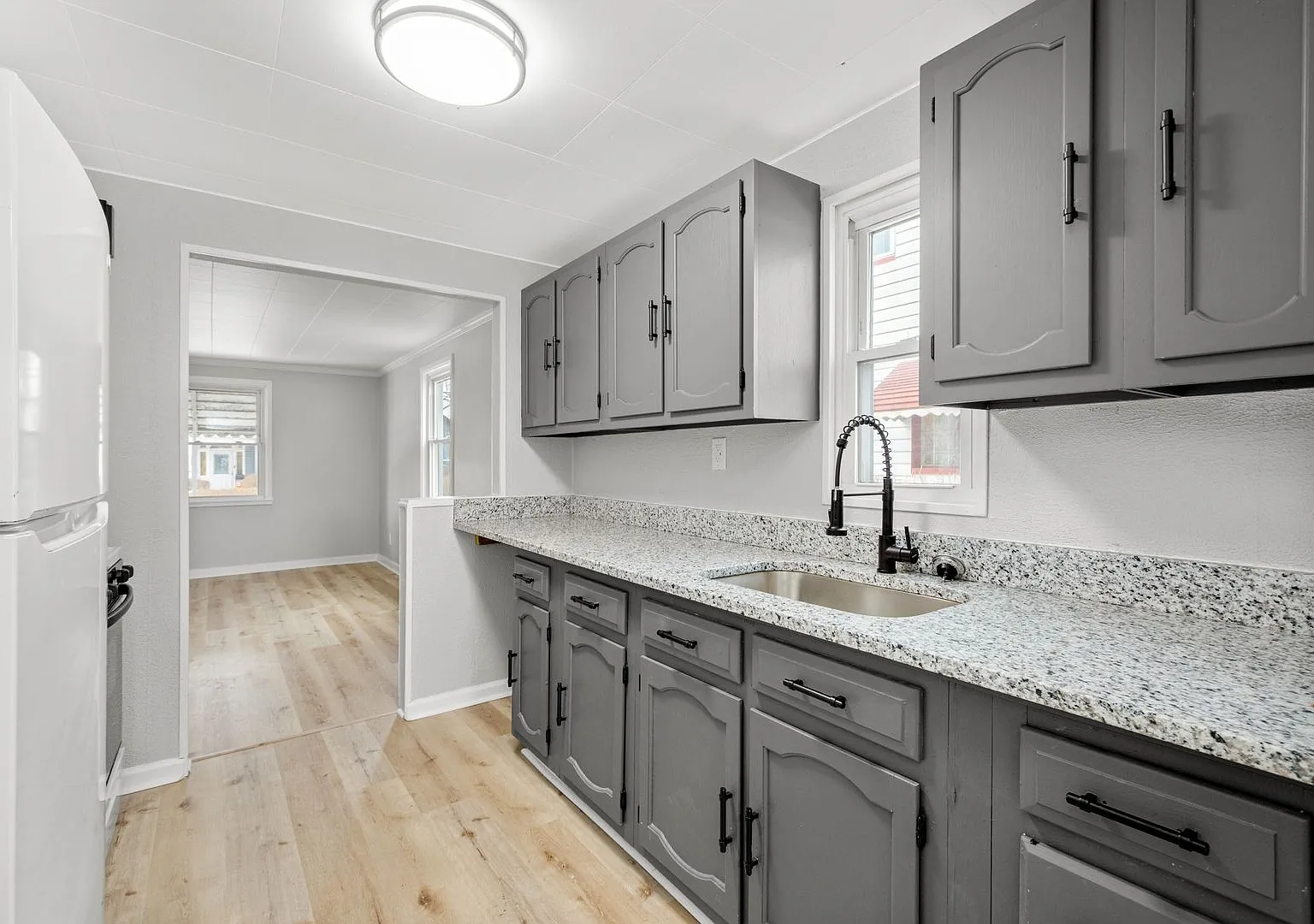 Dazzling 3 bedroom home in Liberty Borough available October 1! — Photo 1