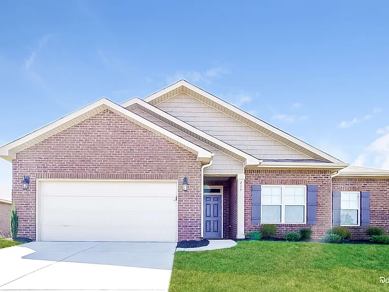 215 Tobin Ln — Photo 1