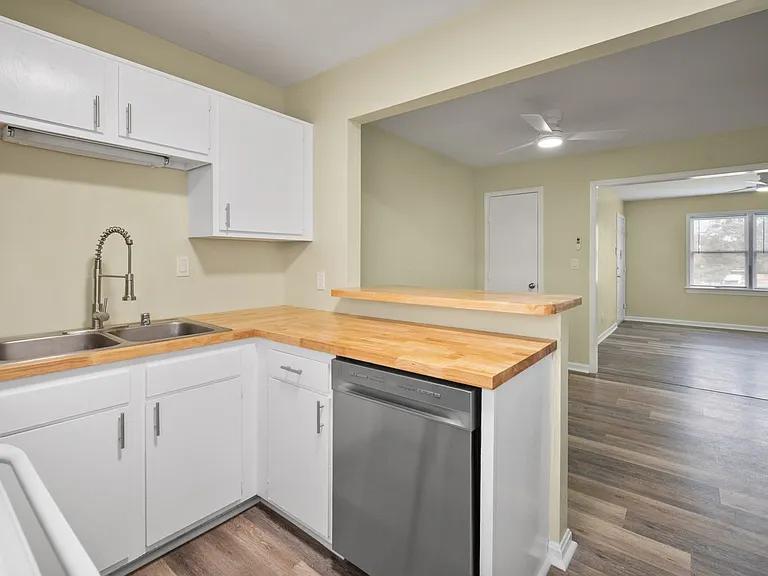 3301 Orchard Manor Cir — Photo 10
