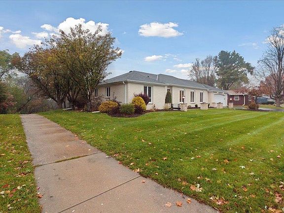 2nd image of 805 Suffolk Dr