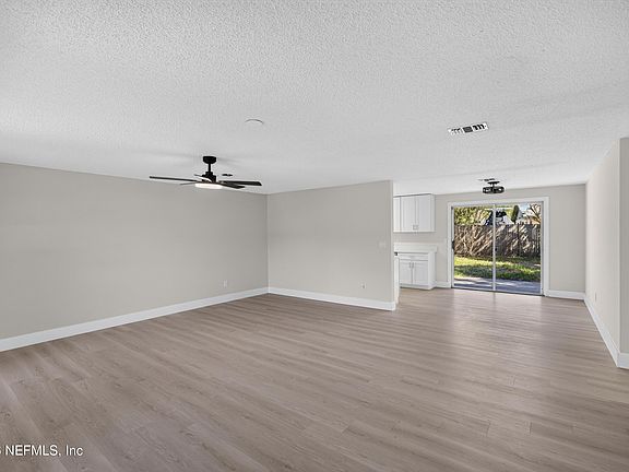 4th image of 2762 SHARPES Court