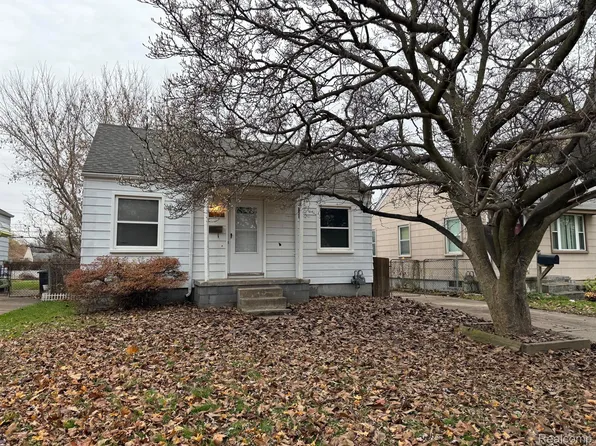 18747 Woodcrest St, Harper Woods, MI 48225