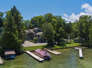 14601 S Shore Dr, Valders, WI 54245