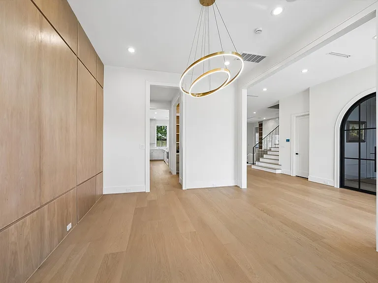 6911 Hartland Ave — Photo 11