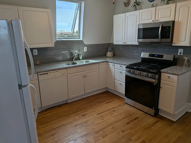 4061 N Melvina Ave #3 — Photo 5