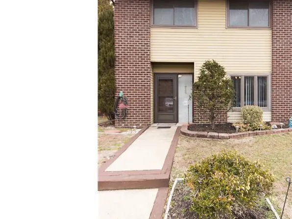 13 Buckthorn Ct, Deptford, NJ 08096