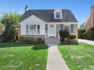 7311 N East Prairie Rd, Lincolnwood, IL 60712