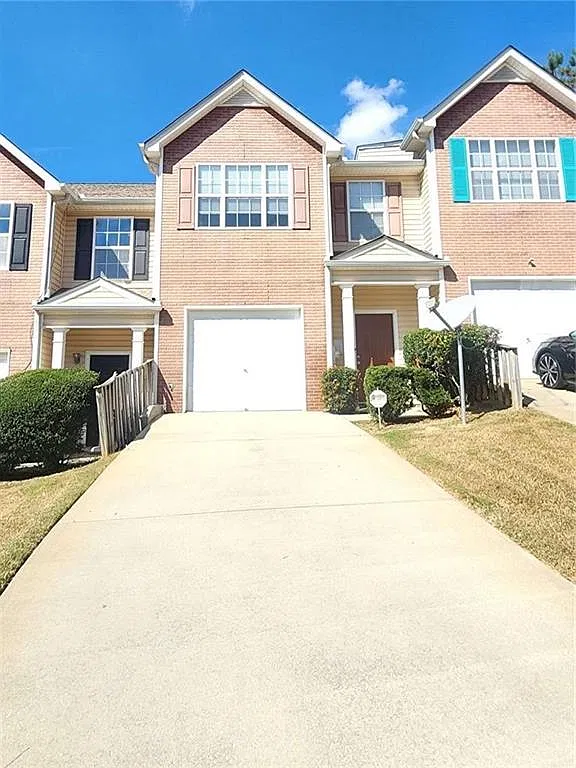 3 bed, 2.5 bath, 1330 sqft, $1,695 — Photo 1