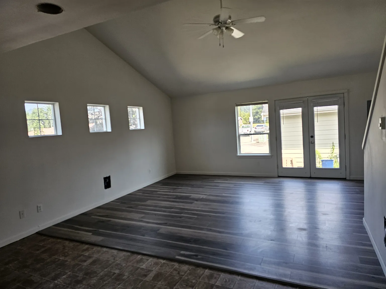3 bed, 2.5 bath, 1400 sqft, $2,200 — Photo 2