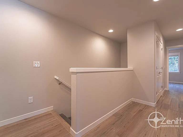 4912 NE 2nd Ct — Photo 7