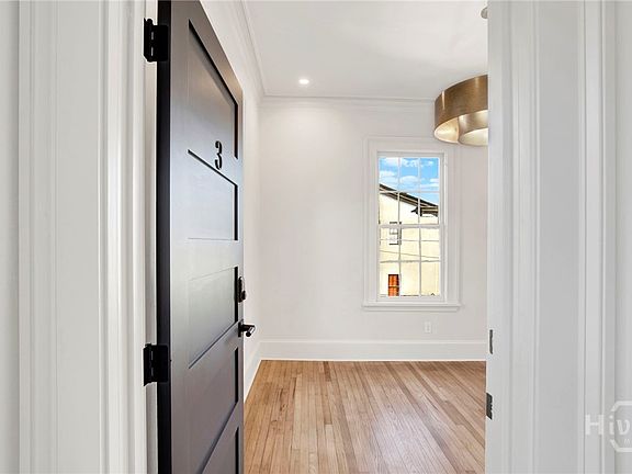 5th image of 105 E Gwinnett St #3