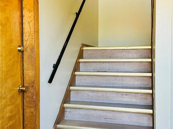 4th image of 230 Carrington Ln