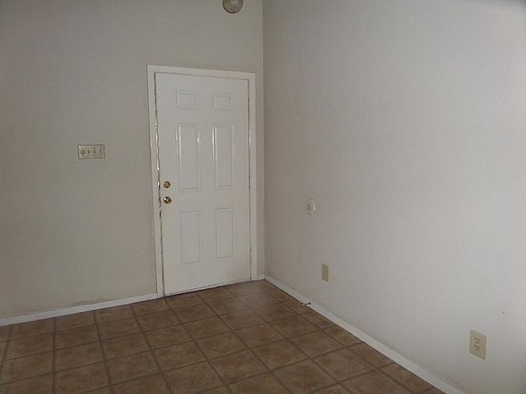 3rd image of 105 Avocado St