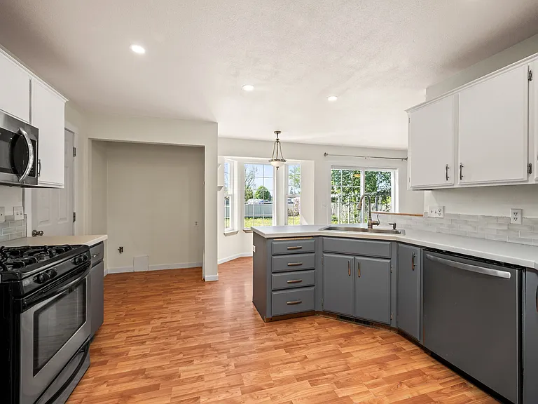 1140 W Starling Ave — Photo 16