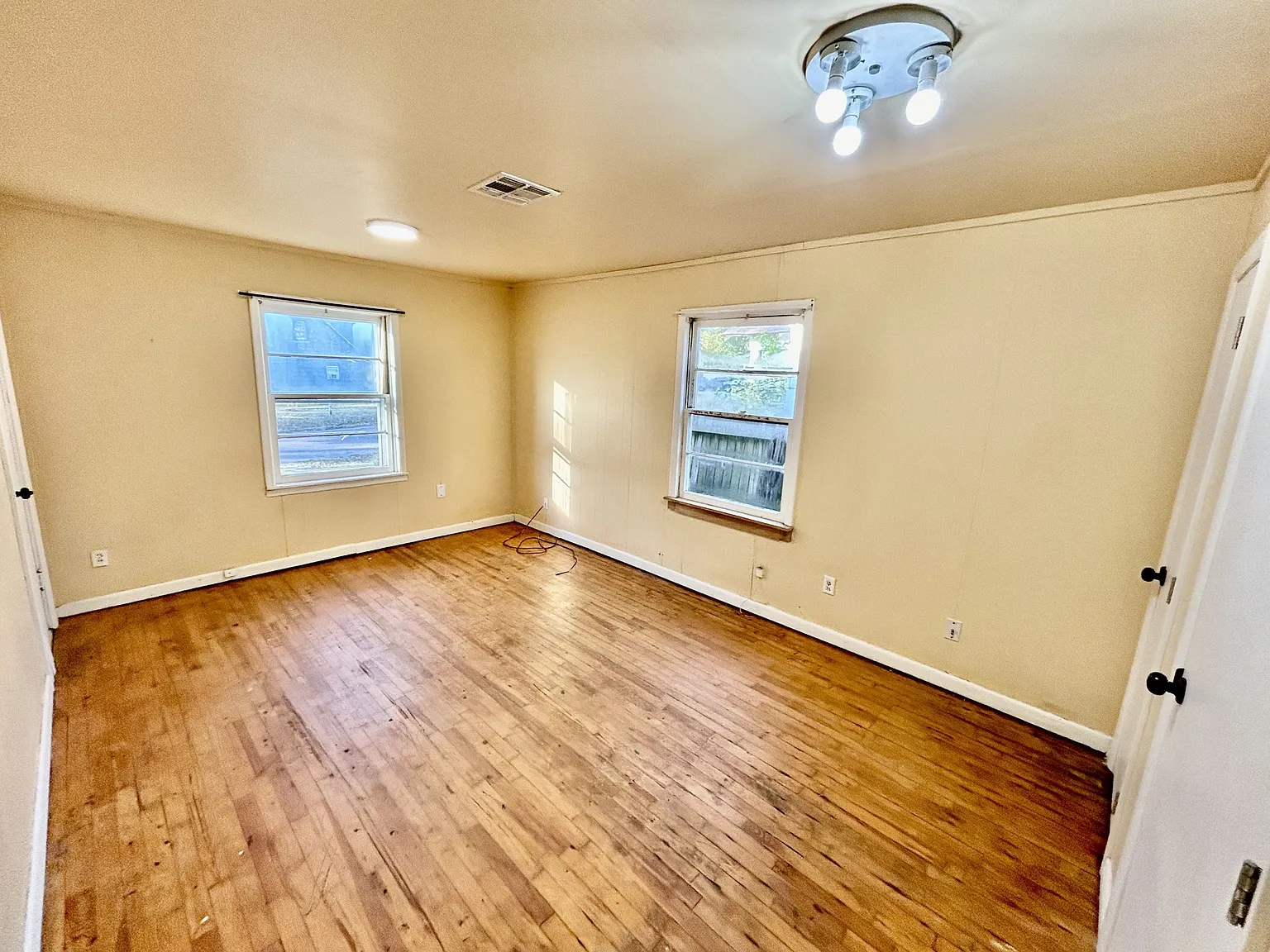 428 West 8th - K. Benes - 1 — Photo 4