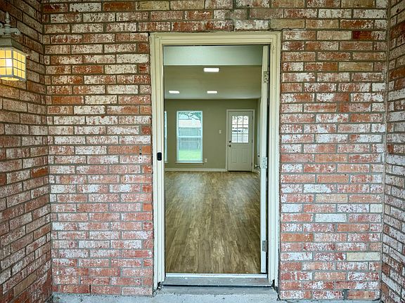 5th image of 1405 Seville Dr