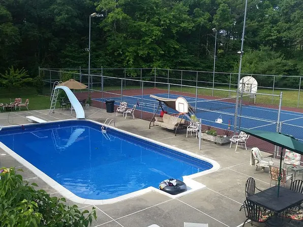 25 Colarusso Dr, Middleboro, MA 02346