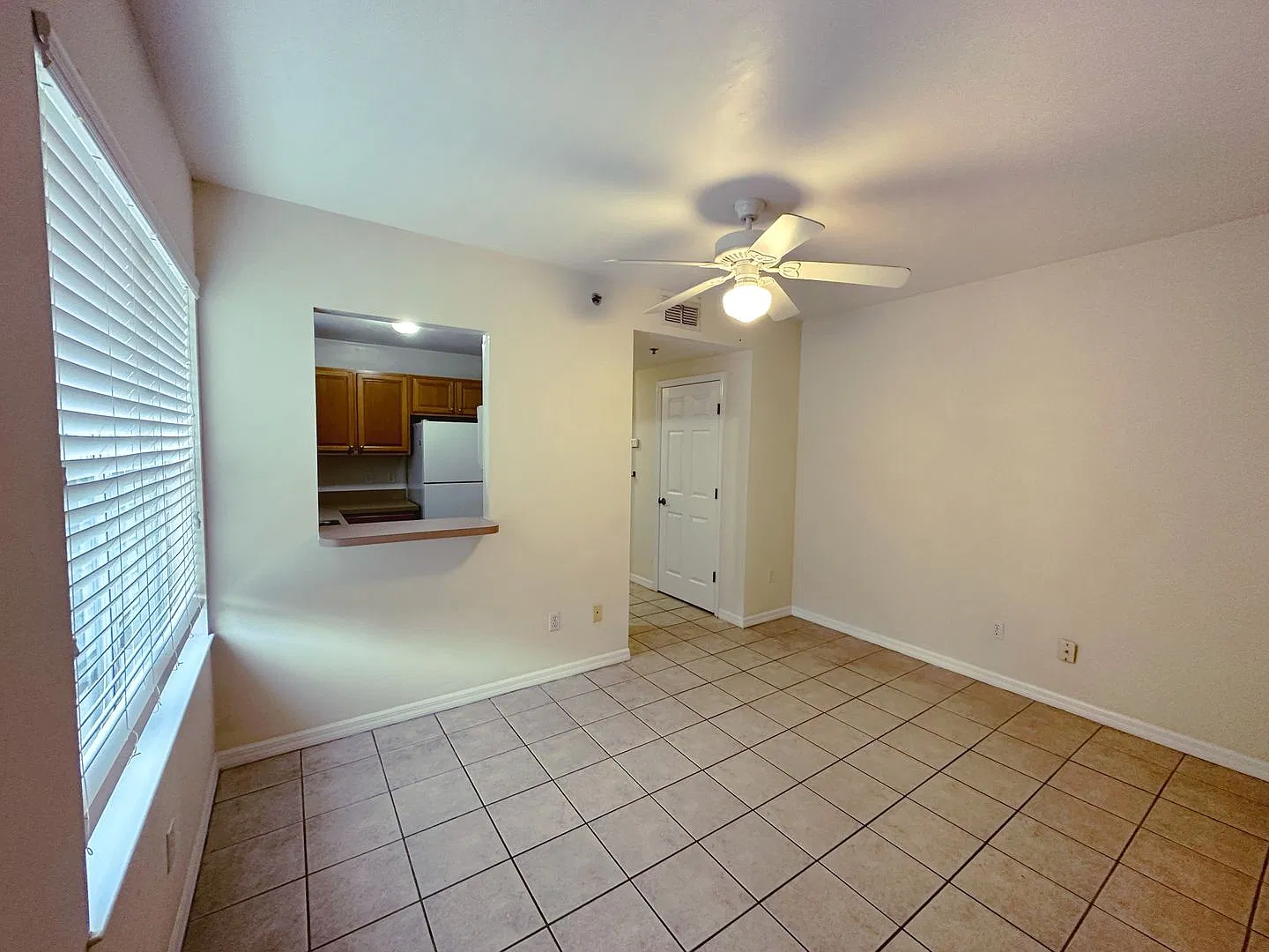 Bella Vista H - Perfect 1 Bedroom, 1 Bathroom Apartment in Sorority Row — Photo 2