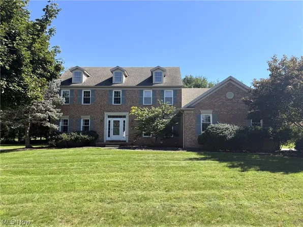 6636 Olde Stone Cir NE, Canton, OH 44721