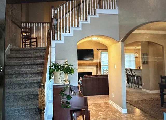 5 bed, 2604 sqft, $2,900 — Photo 2