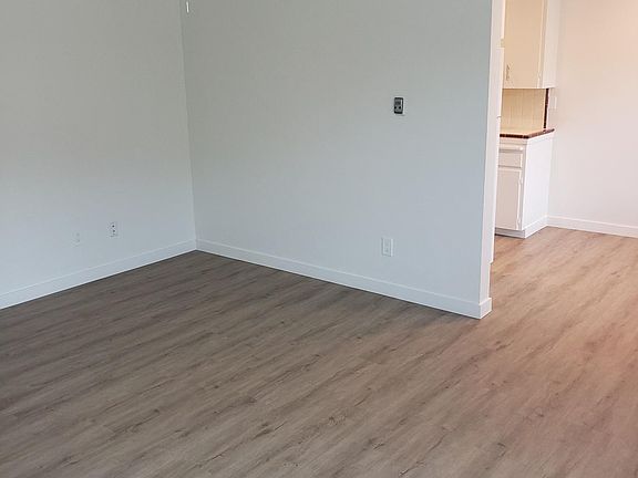 5th image of 4255 Menlo Ave #4255