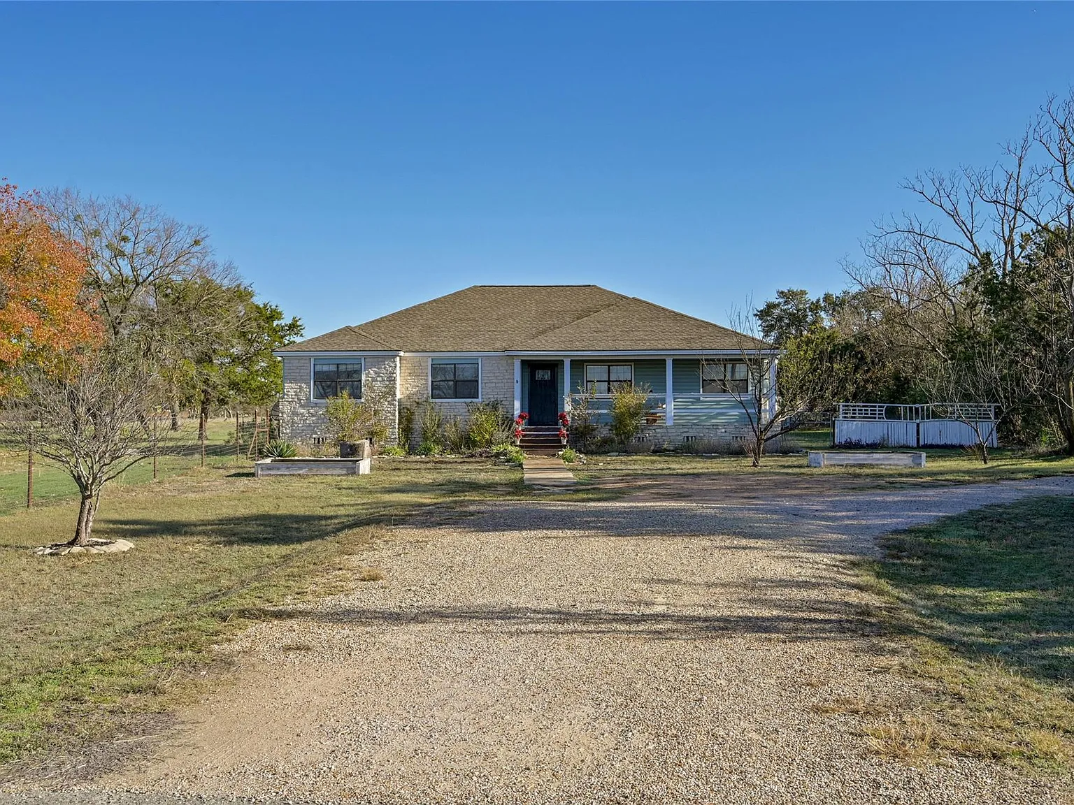 3 bed, 2.0 bath, 1664 sqft, $2,950 — Photo 3