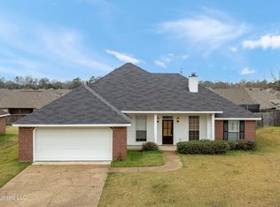 127 Live Oaks Blvd, Pearl, MS 39208