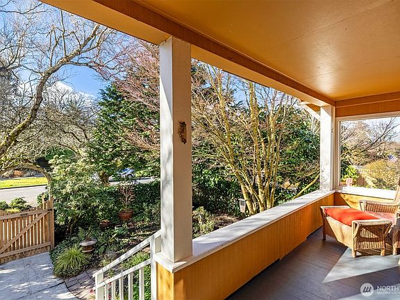 4th image of 2332 45th Avenue SW