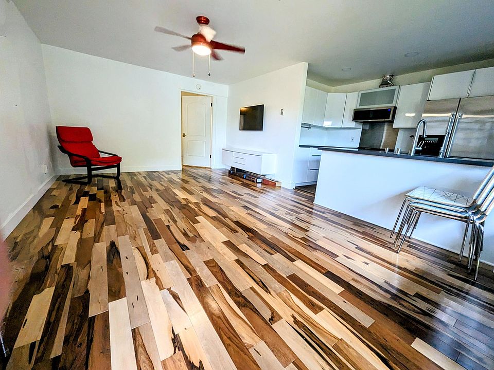 Living/dining area