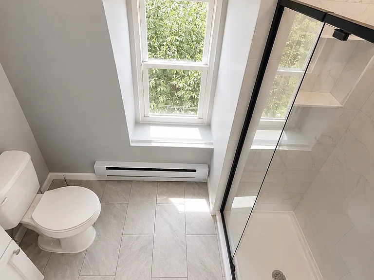1113 Ferry St #3 — Photo 6