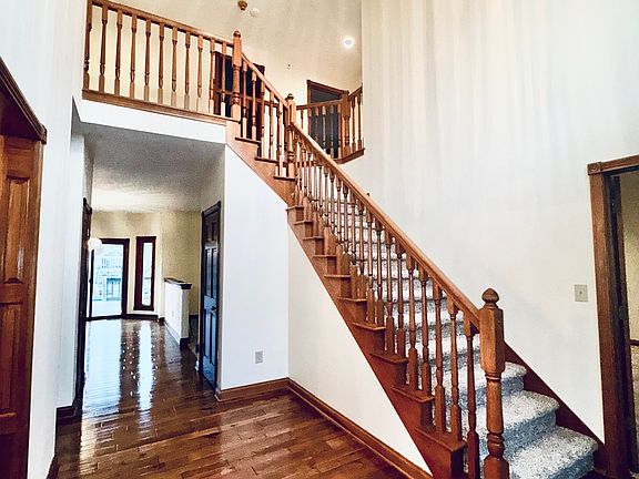 4th image of 45 Meadowview Ln