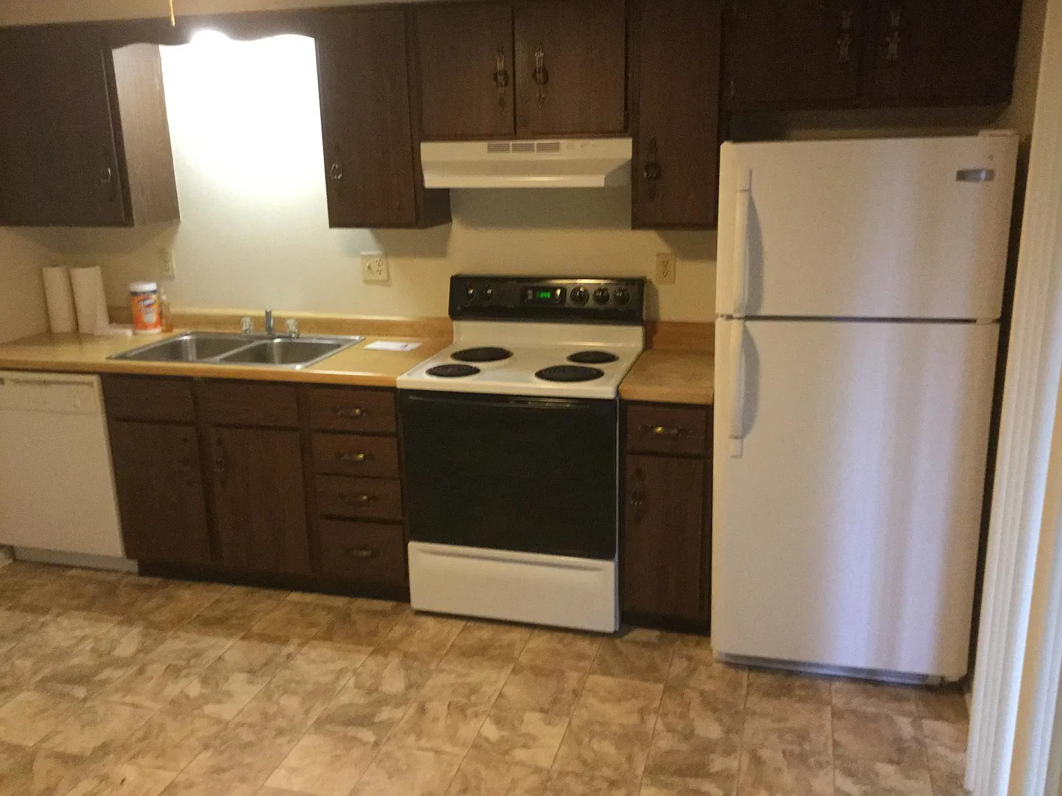 2 bed, 1000 sqft, $900 — Photo 2