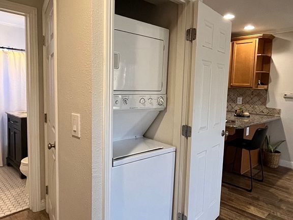 5th image of 4013 Illinois St