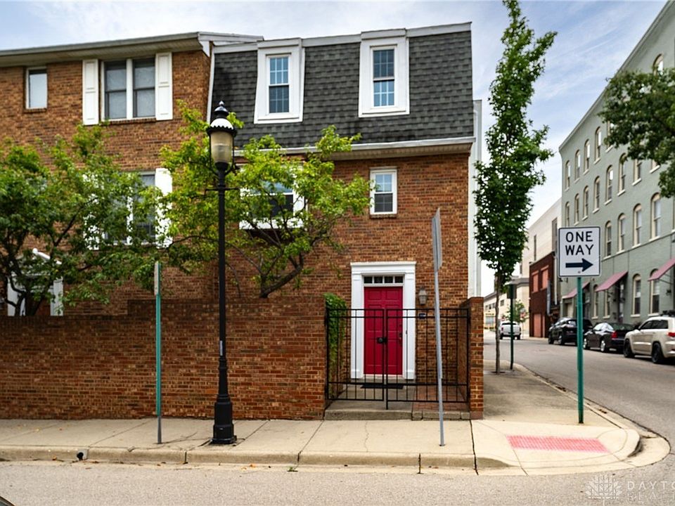1st image of 111 Cooper Pl W