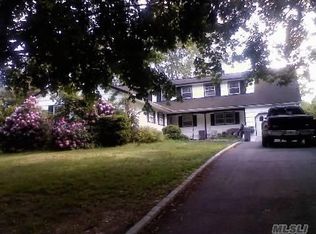 346 Atlantic St, Central Islip, NY 11722