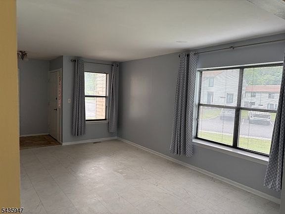 3rd image of 131 Locust Ct