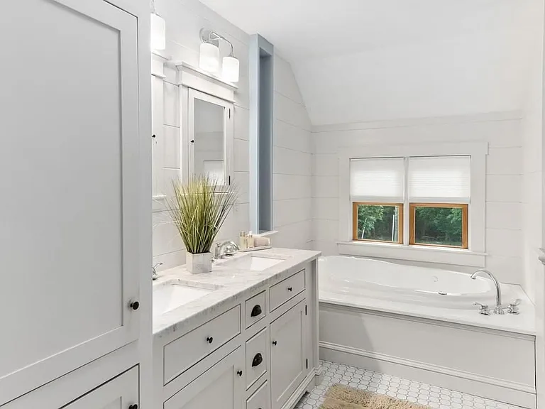 173 Center St — Photo 25