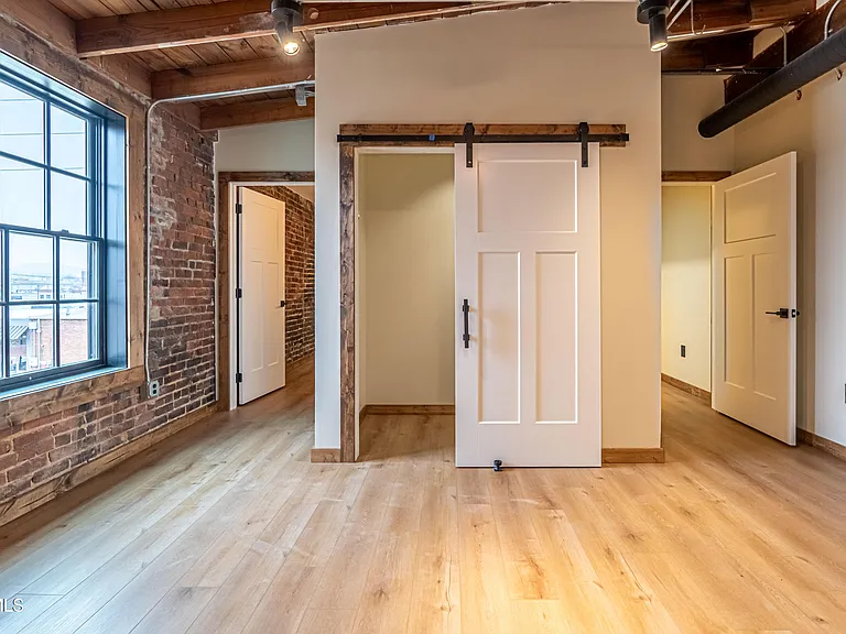 453 E Main St #900 — Photo 5