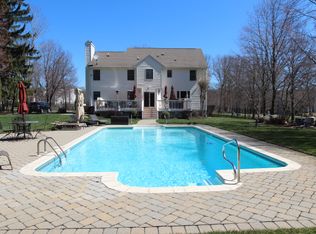 27 Sleepy Hollow Dr, Oak Ridge, NJ 07438