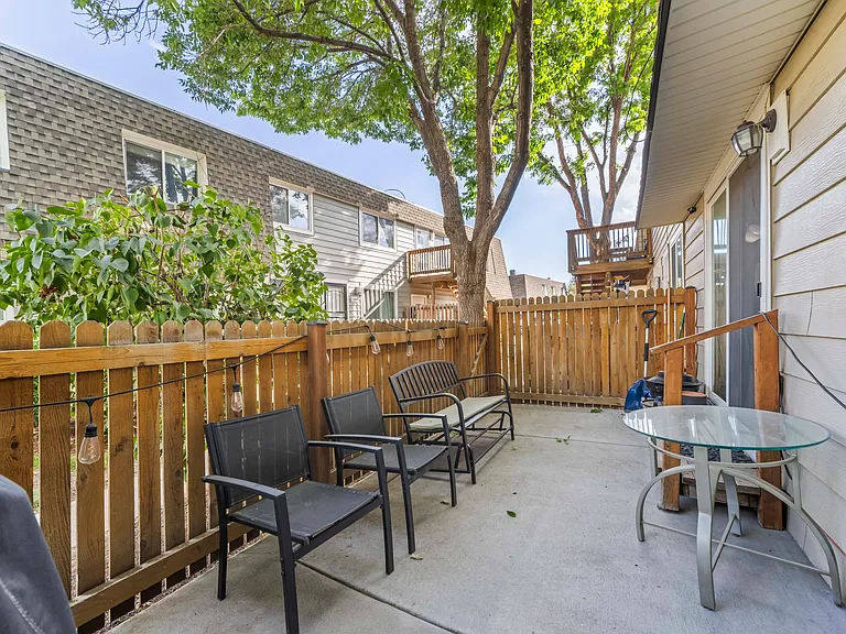 Spacious southeast-facing patio with plenty of room to entertain guests, enjoy your morning coffee, or soak up Colorado's 300 days of sunshine.