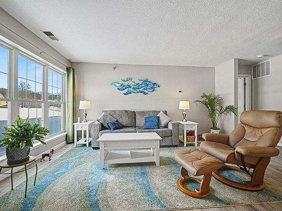 3rd image of 6165 Chasewood Pkwy APT 1