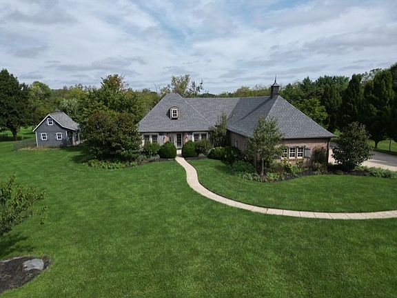 2nd image of 1574 Vicki Ln