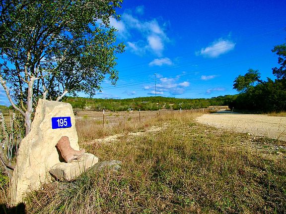 4th image of 195 Kerrville Country Dr
