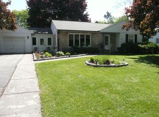 360 Kossow Rd, Waukesha, WI 53186