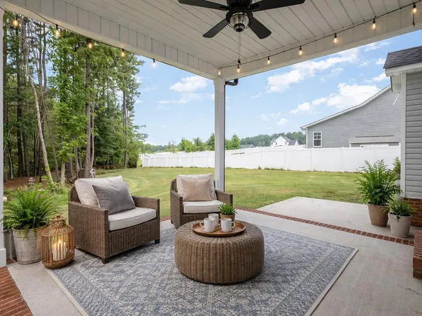 104 Buckhaven Ct, Holly Springs, NC 27540