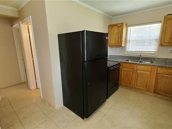 4th image of 1011 Vine Ave