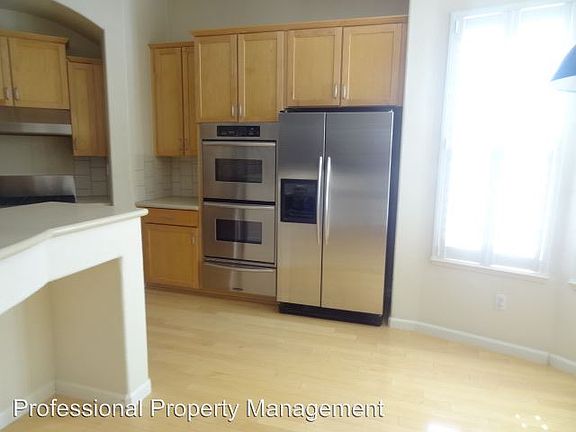3rd image of 601 Treviso Ct