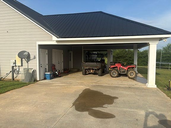3rd image of 1280 Davis Rd