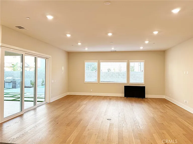 58 Ray — Photo 11